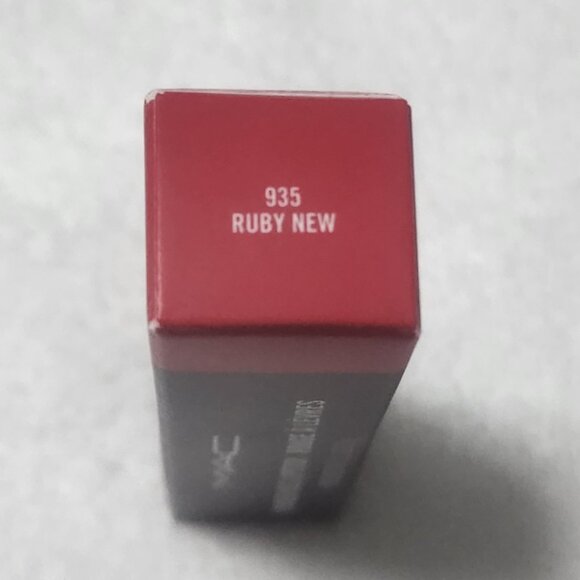 MAC Powder Kiss lipstick color - Ruby New 935 - Picture 10 of 10